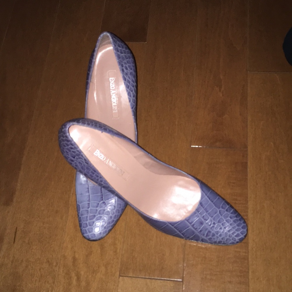 Enzo Angilolini light blue heels